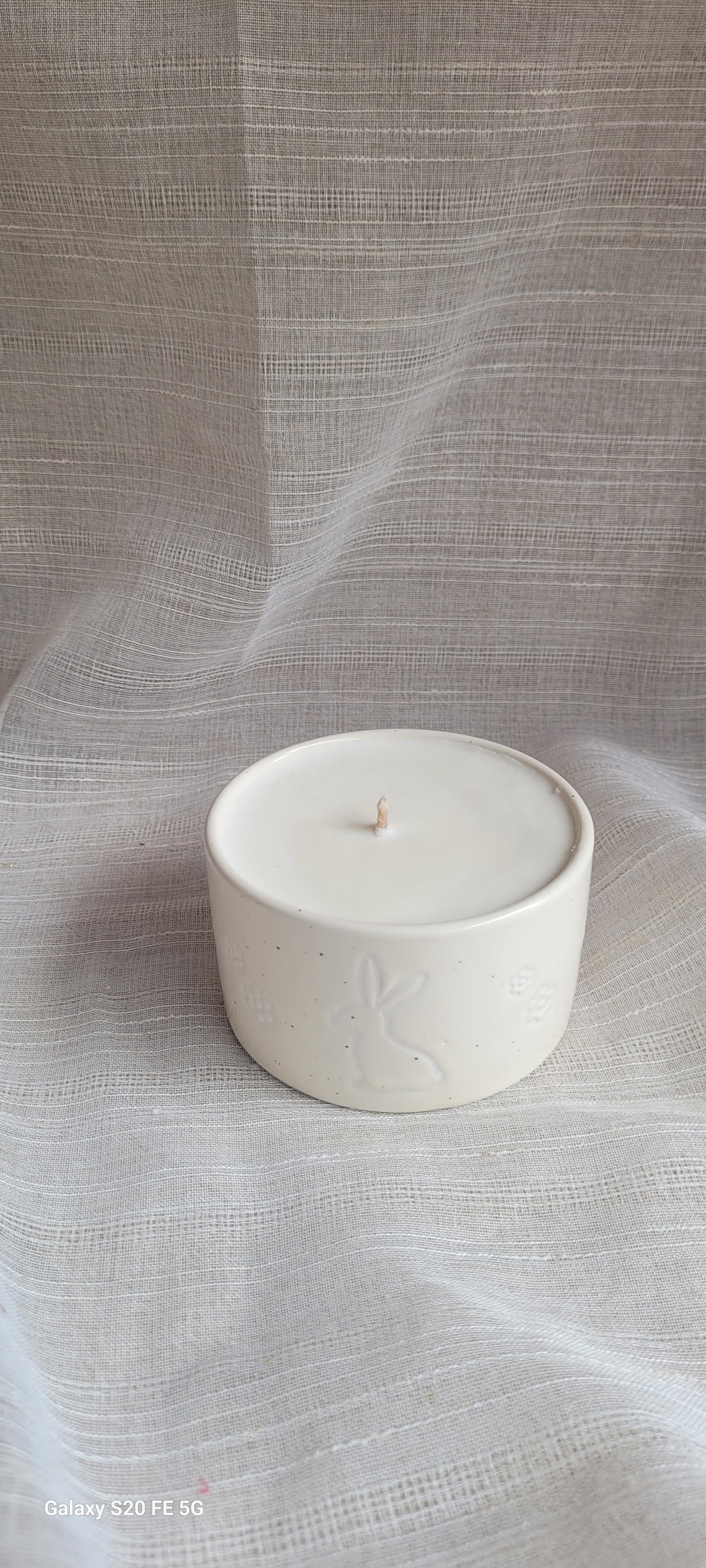 White embossed 200g candle